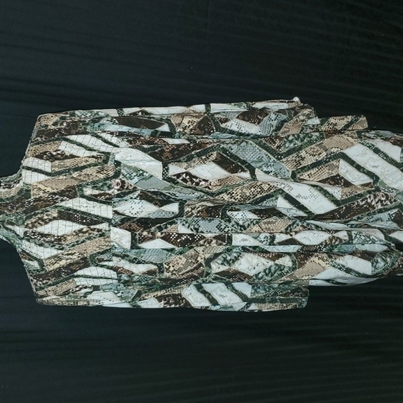 H & M Animal Print Mock Neck Dress Size 10 - Picture 3 of 4